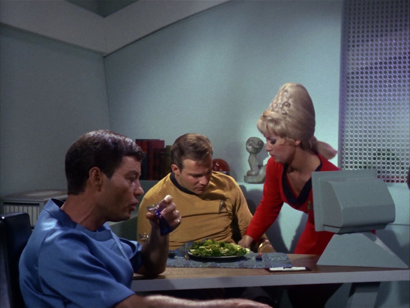 ariane179254_StarTrek_1x10_TheCorbomiteManouver_1190.jpg