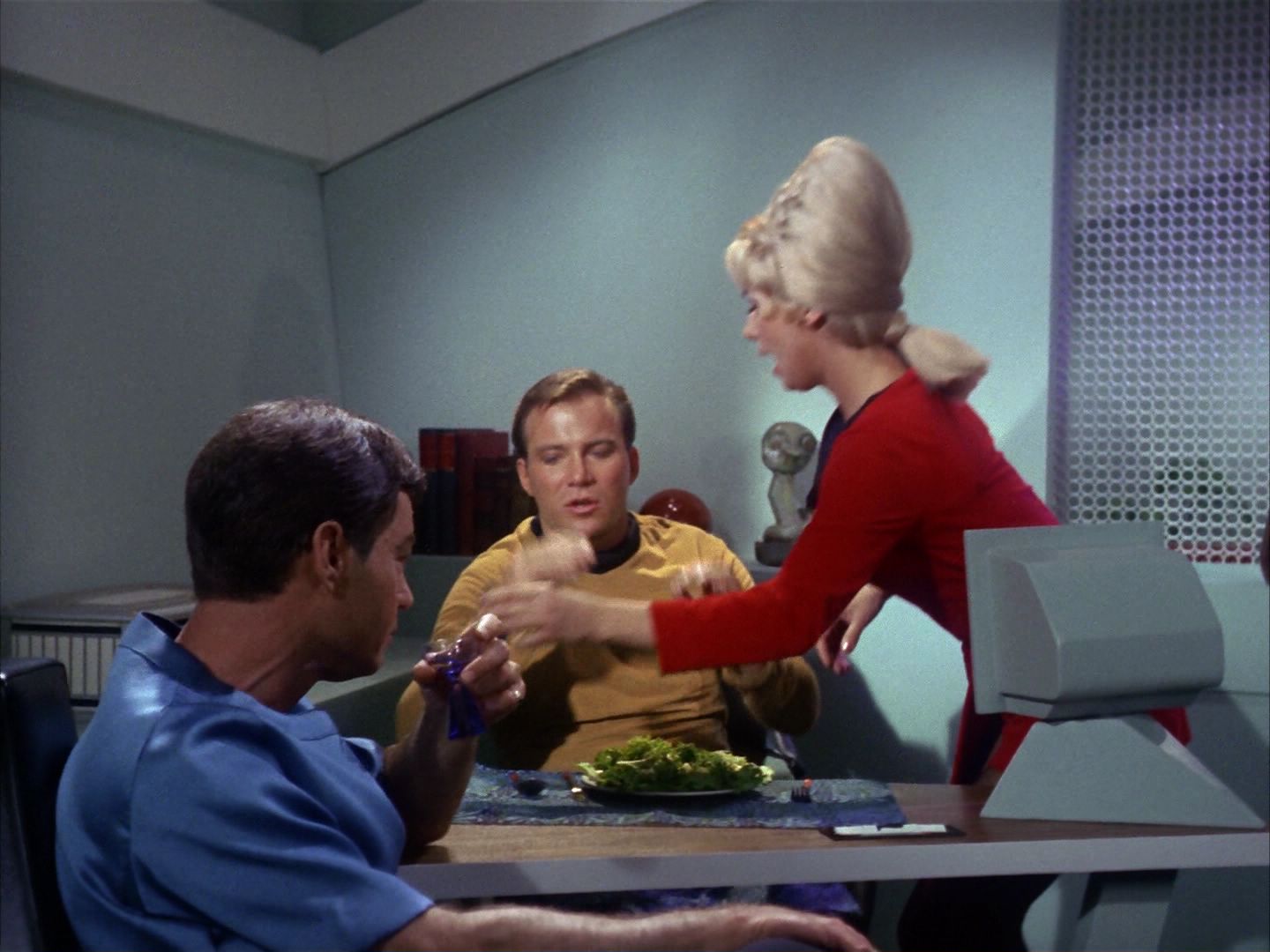 ariane179254_StarTrek_1x10_TheCorbomiteManouver_1192.jpg