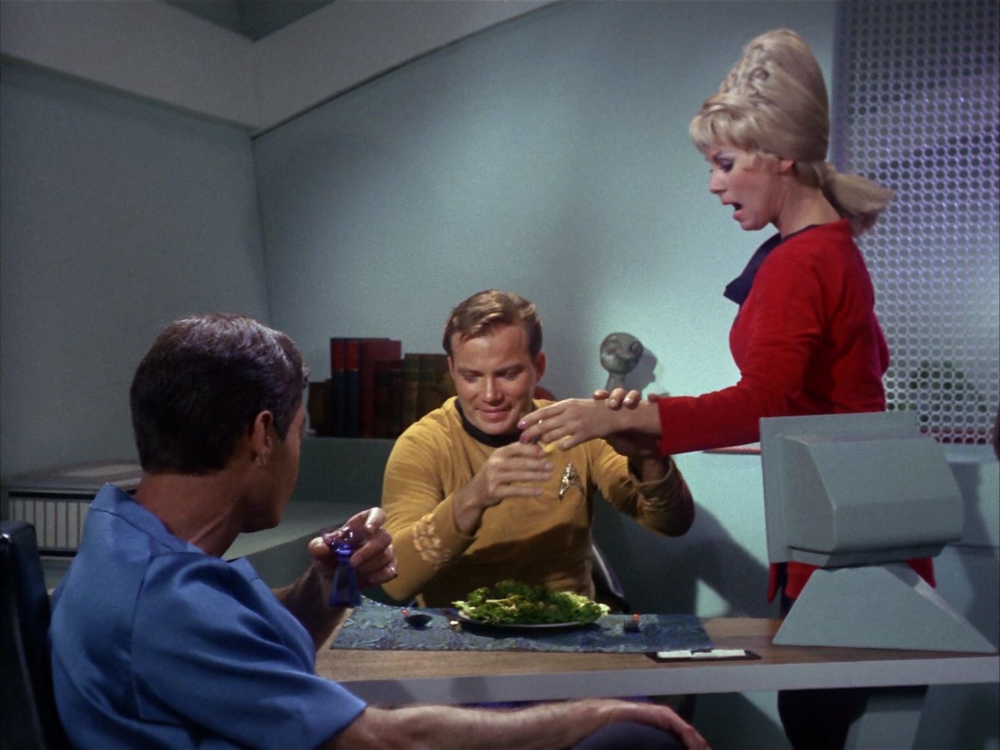 ariane179254_StarTrek_1x10_TheCorbomiteManouver_1193.jpg