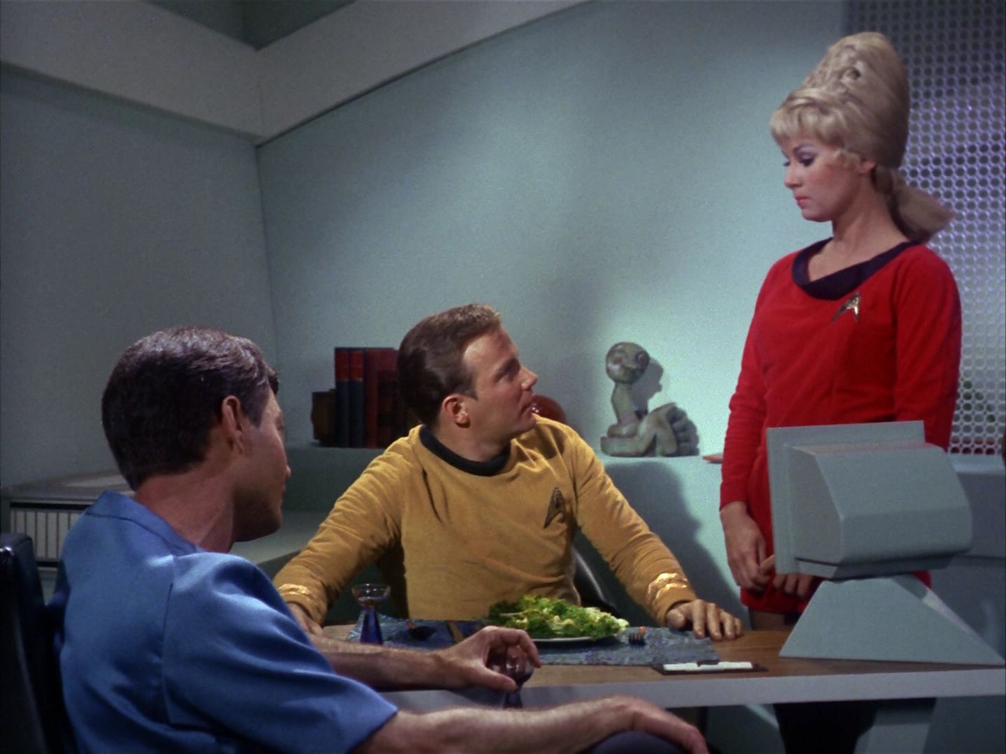ariane179254_StarTrek_1x10_TheCorbomiteManouver_1205.jpg