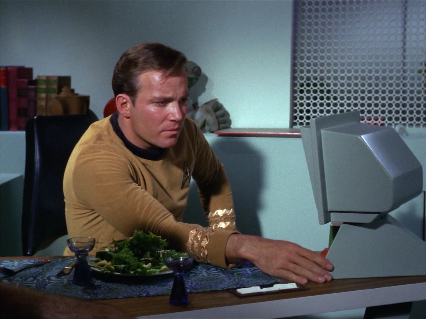 ariane179254_StarTrek_1x10_TheCorbomiteManouver_1249.jpg