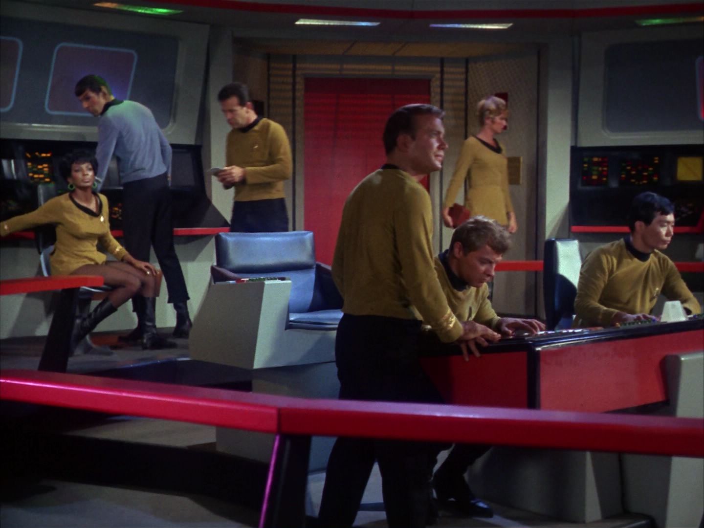 ariane179254_StarTrek_1x10_TheCorbomiteManouver_1296.jpg