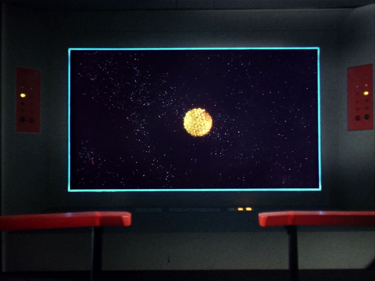 ariane179254_StarTrek_1x10_TheCorbomiteManouver_1318.jpg