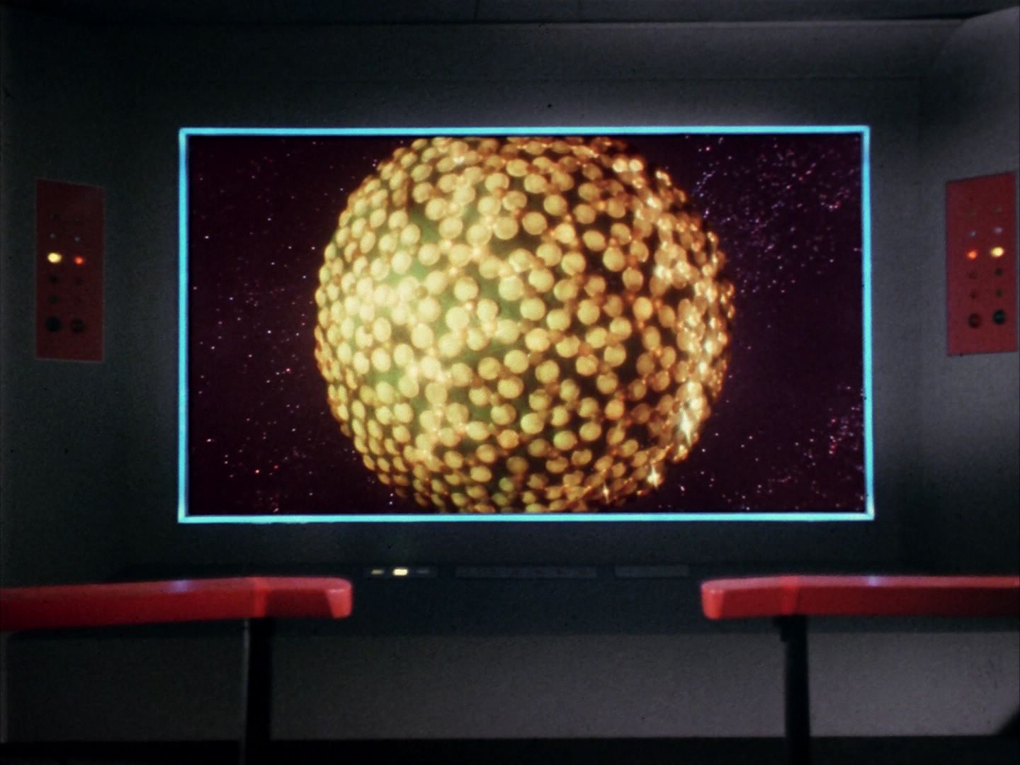 ariane179254_StarTrek_1x10_TheCorbomiteManouver_1376.jpg