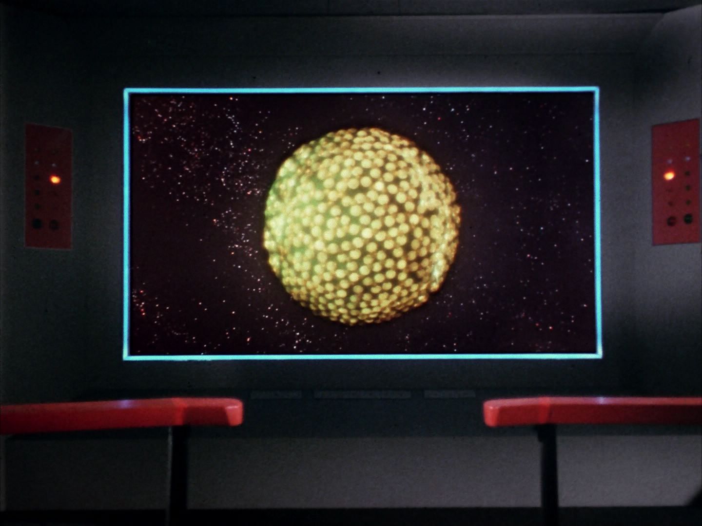 ariane179254_StarTrek_1x10_TheCorbomiteManouver_1397.jpg