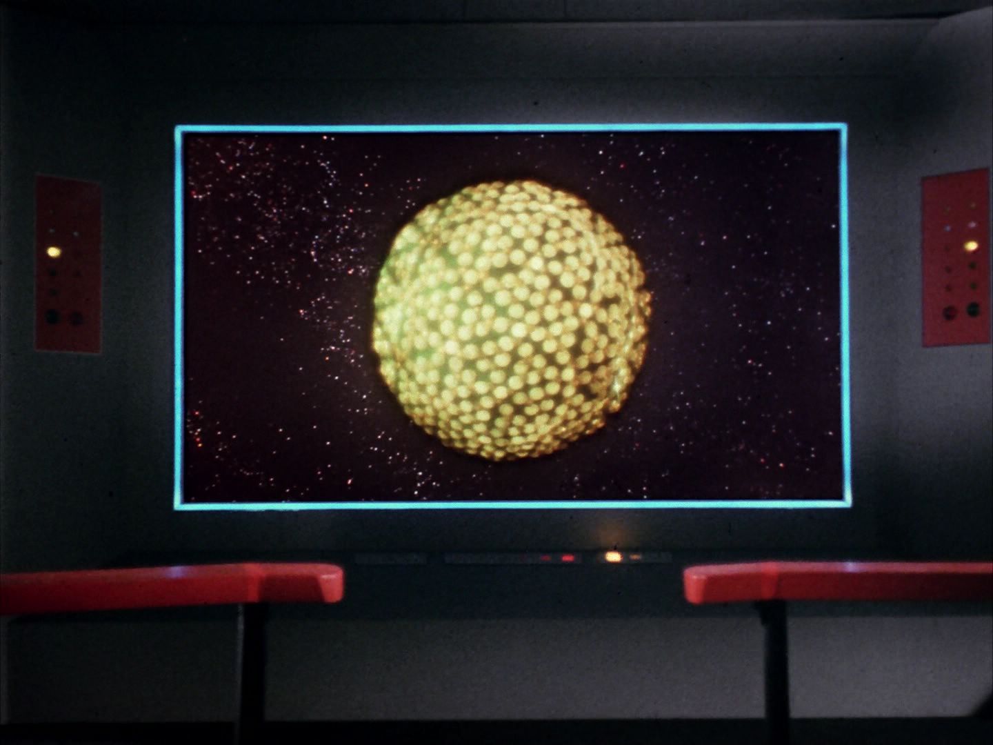 ariane179254_StarTrek_1x10_TheCorbomiteManouver_1398.jpg