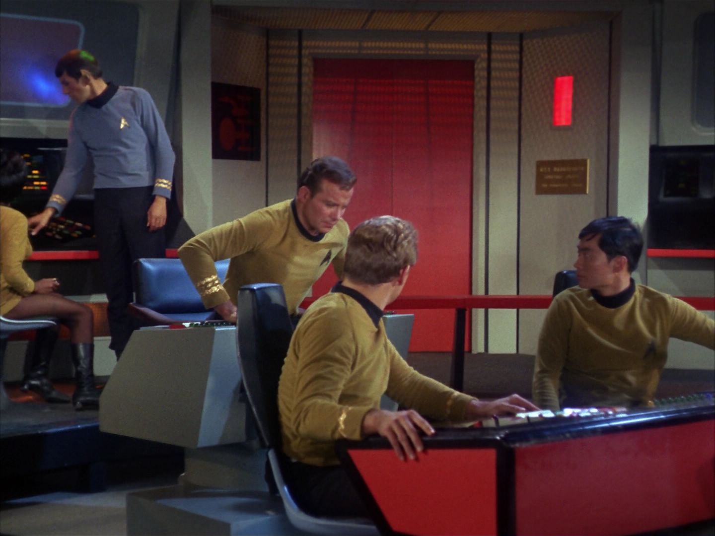ariane179254_StarTrek_1x10_TheCorbomiteManouver_1525.jpg