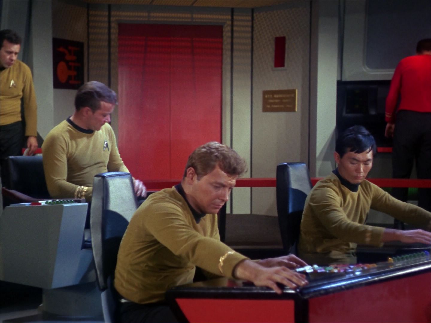 ariane179254_StarTrek_1x10_TheCorbomiteManouver_1642.jpg