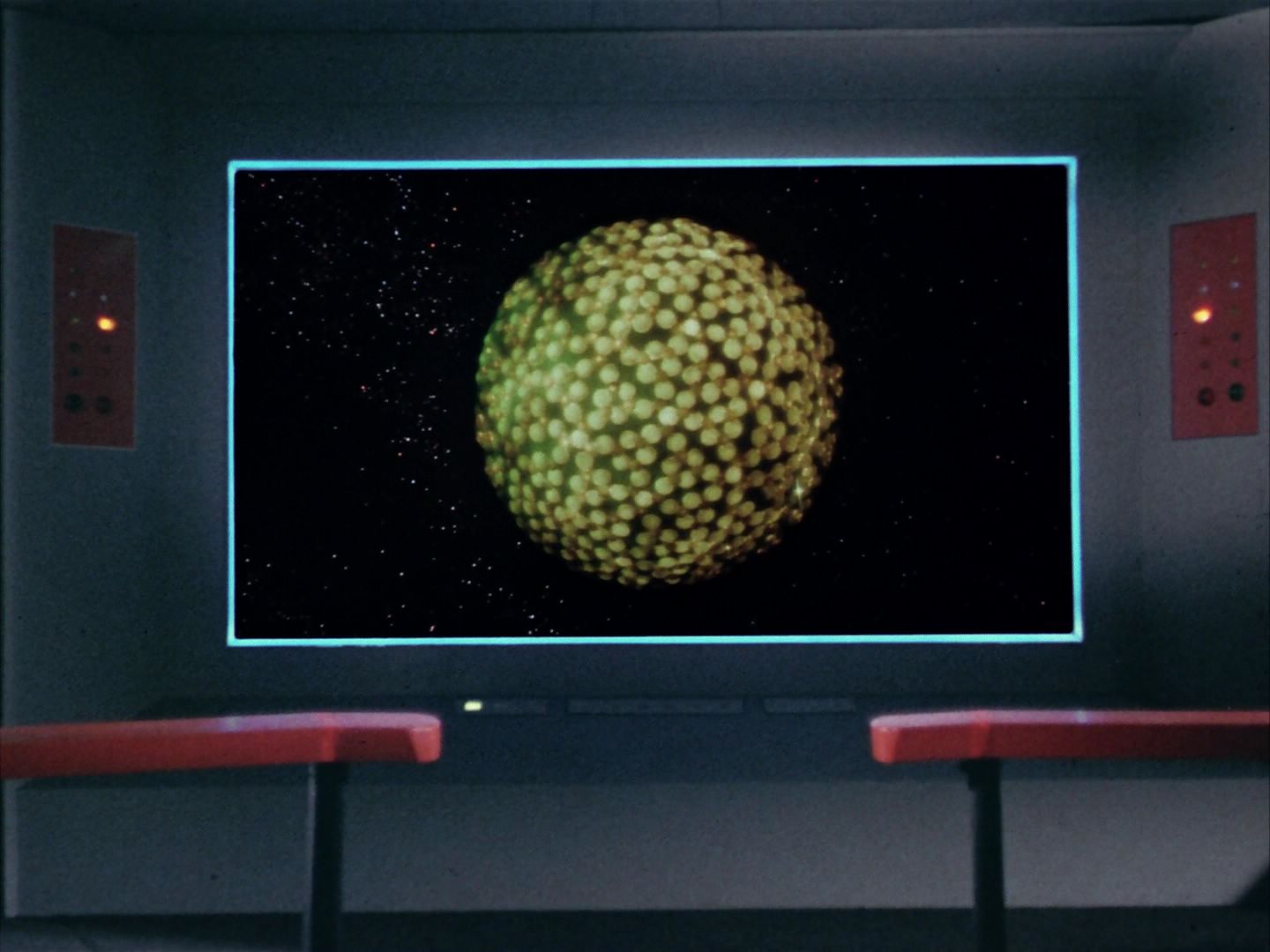 ariane179254_StarTrek_1x10_TheCorbomiteManouver_1752.jpg