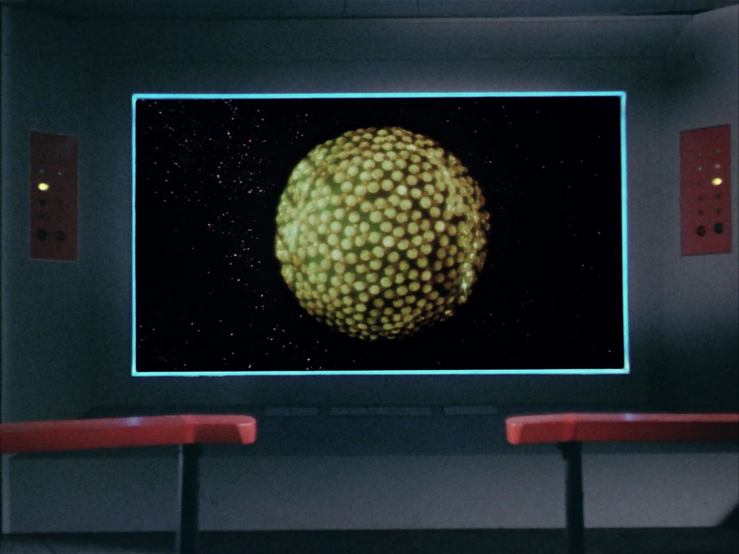ariane179254_StarTrek_1x10_TheCorbomiteManouver_1753.jpg