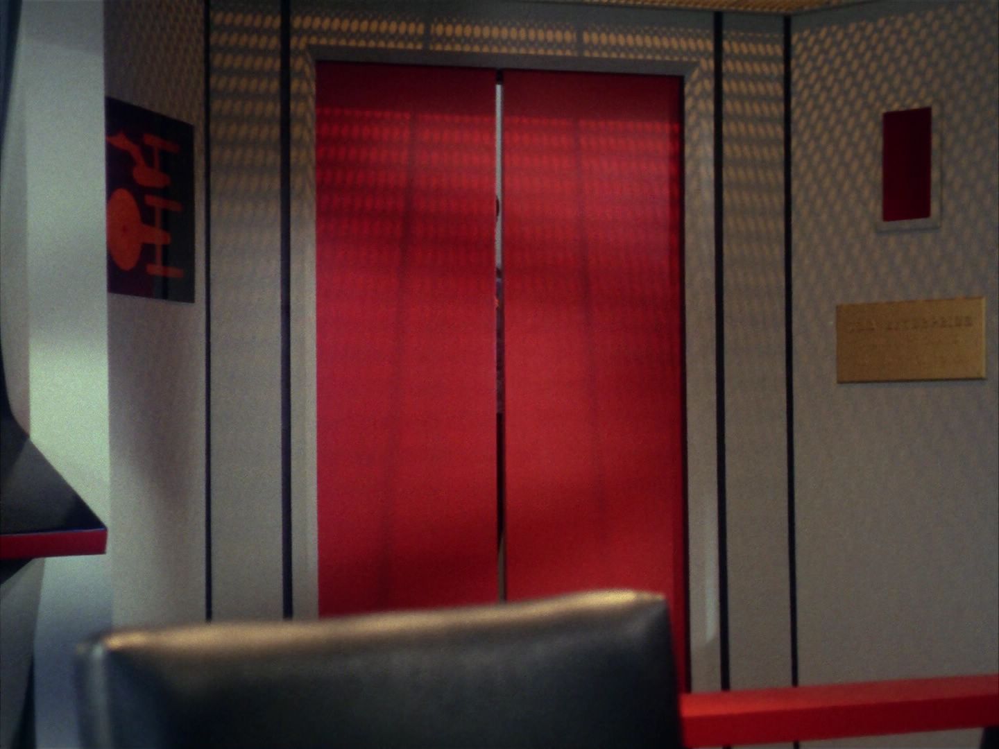ariane179254_StarTrek_1x10_TheCorbomiteManouver_2039.jpg