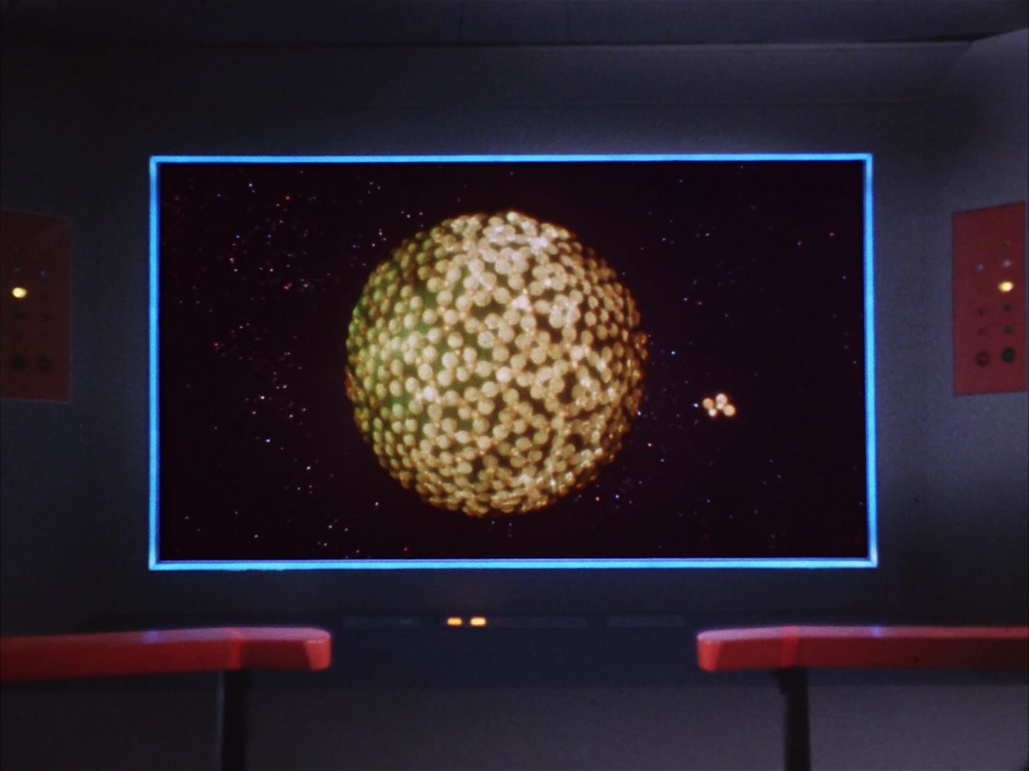 ariane179254_StarTrek_1x10_TheCorbomiteManouver_2568.jpg