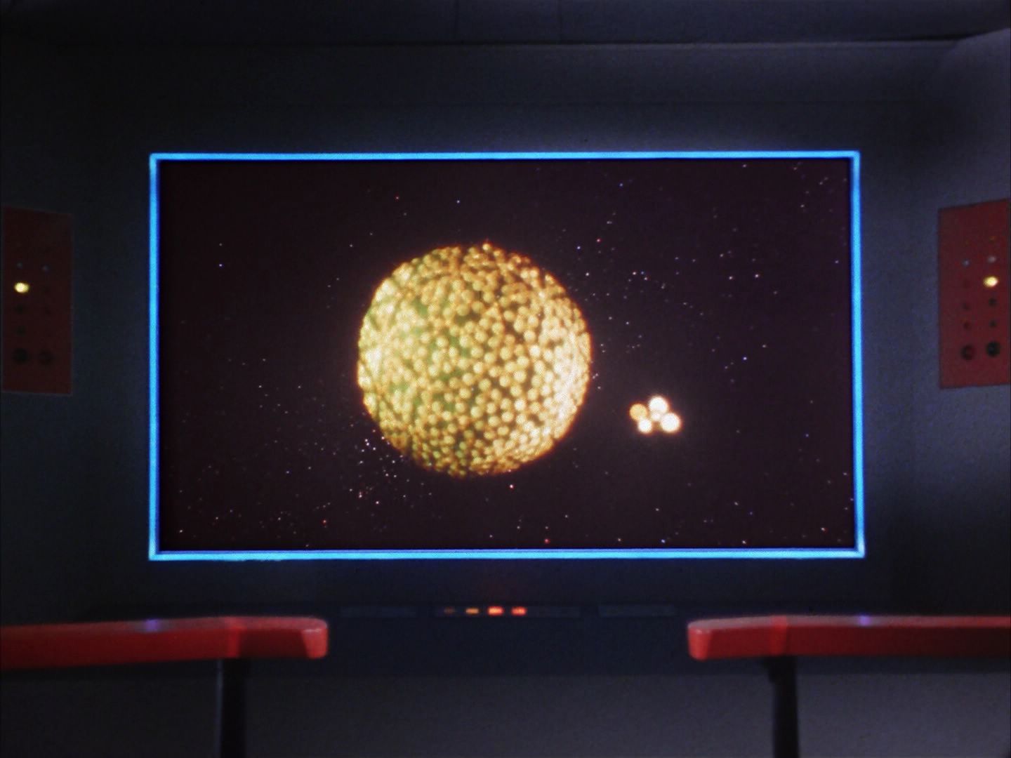 ariane179254_StarTrek_1x10_TheCorbomiteManouver_2584.jpg