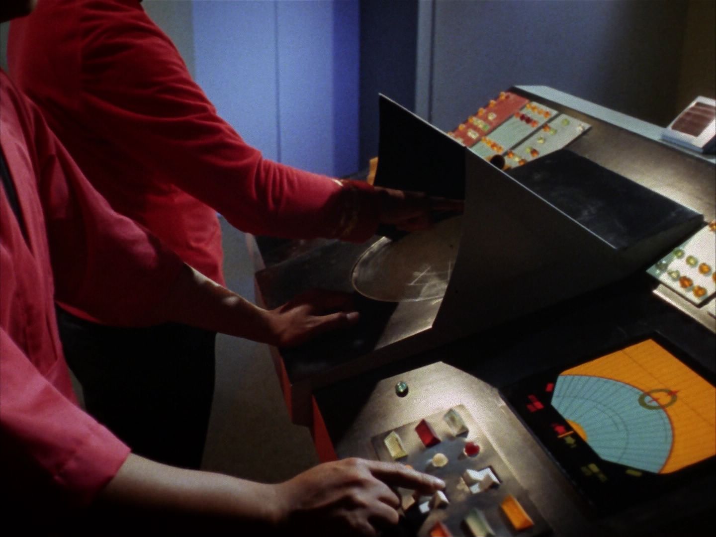 ariane179254_StarTrek_1x10_TheCorbomiteManouver_3196.jpg
