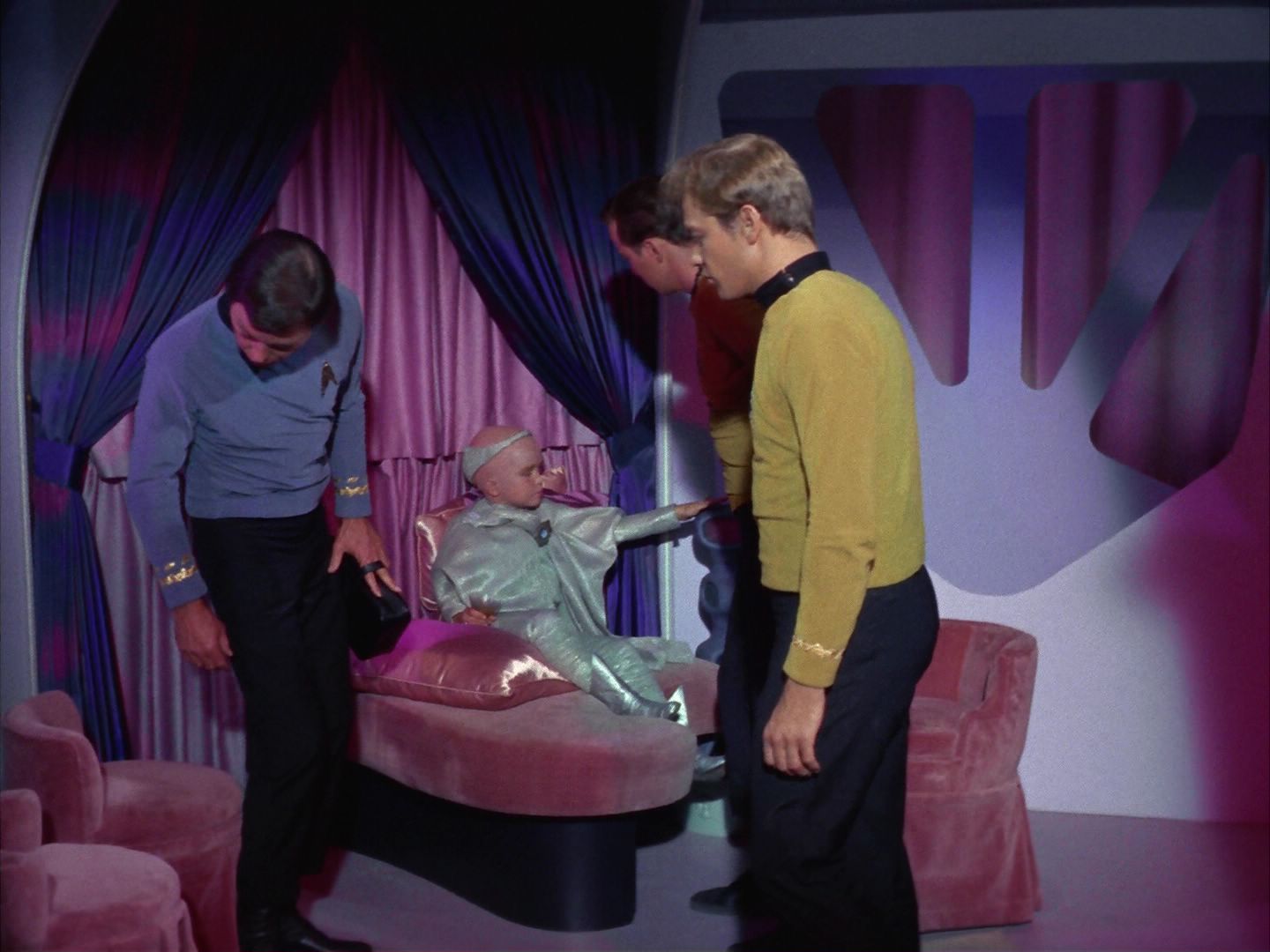 ariane179254_StarTrek_1x10_TheCorbomiteManouver_3336.jpg