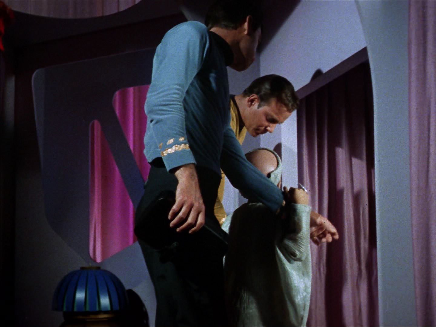 ariane179254_StarTrek_1x10_TheCorbomiteManouver_3536.jpg