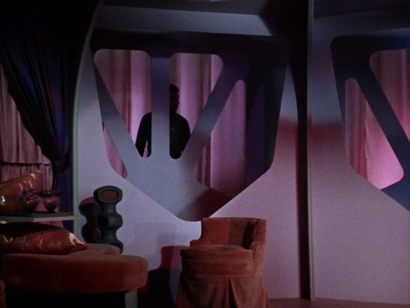 ariane179254_StarTrek_1x10_TheCorbomiteManouver_3564.jpg