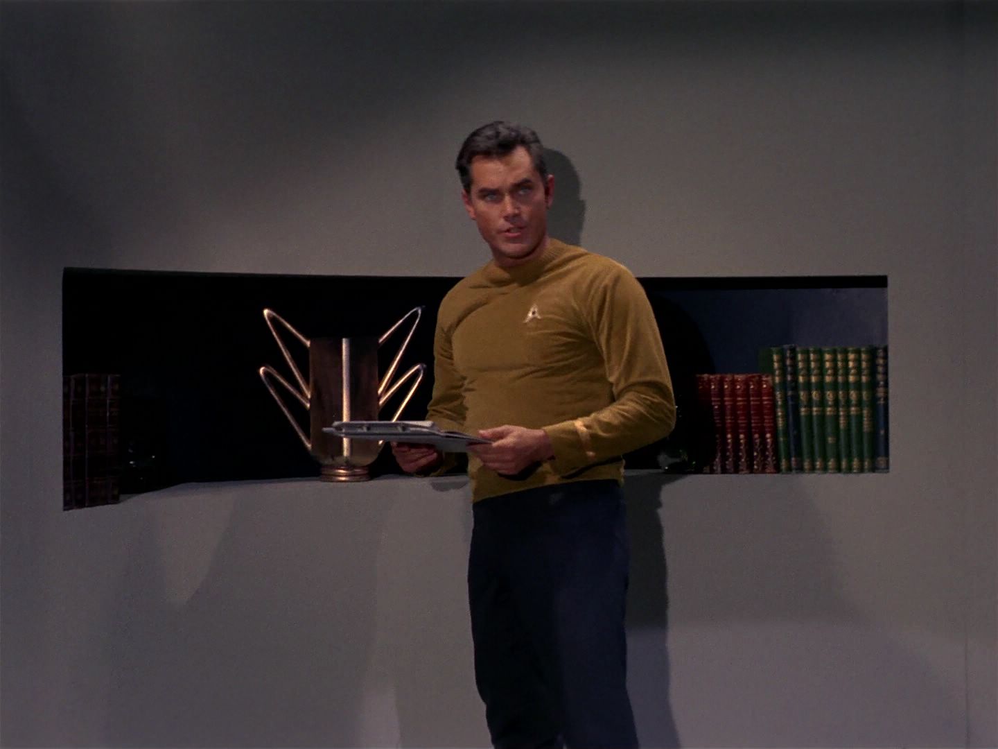 ariane179254_StarTrek_1x11_TheMenageriePart1_2281.jpg