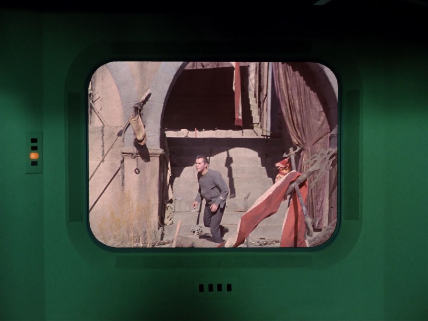 ariane179254_StarTrek_1x12_TheMenageriePart2_0684.jpg