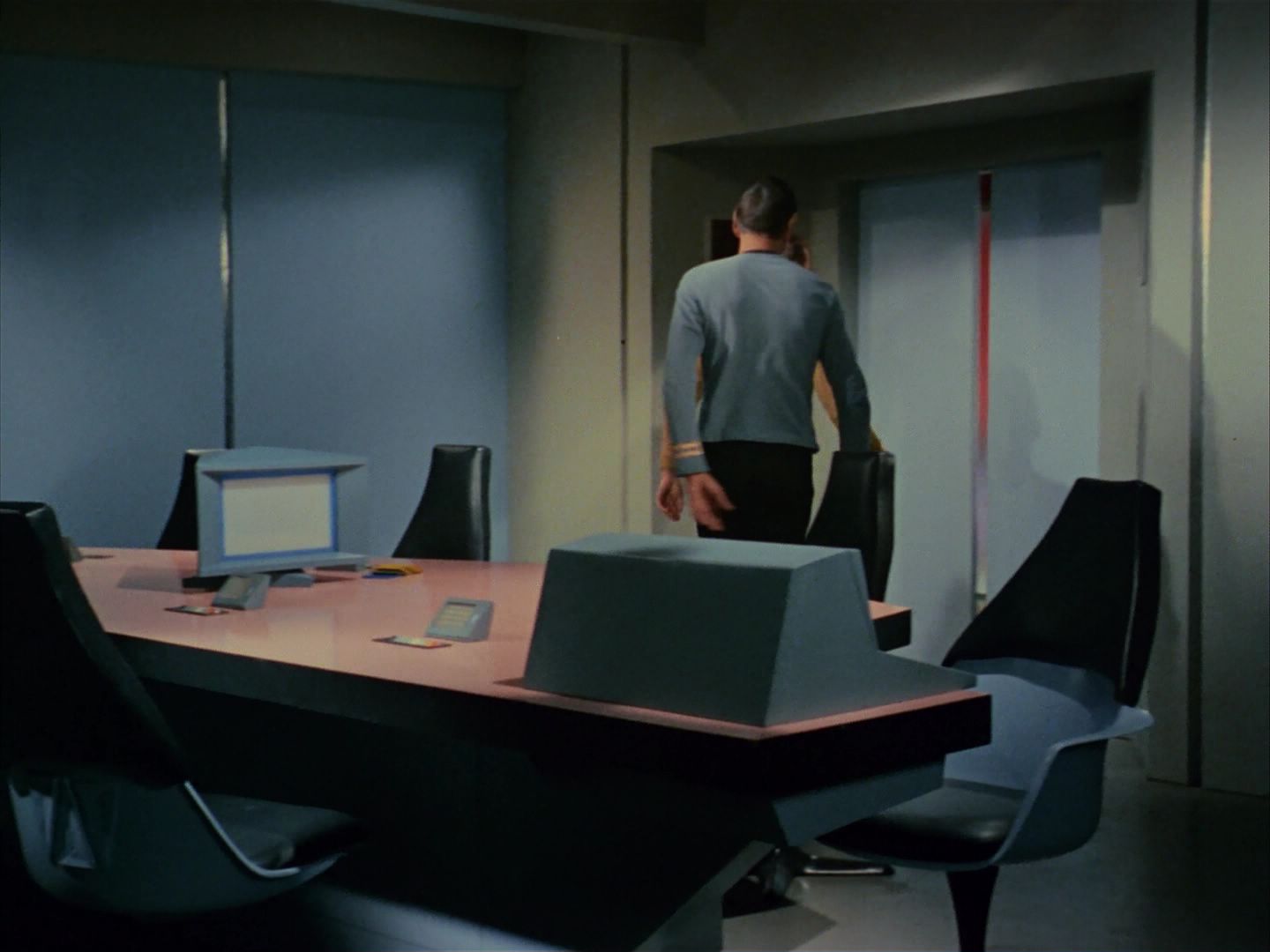 ariane179254_StarTrek_1x13_TheConscienceOfTheKing_0457.jpg