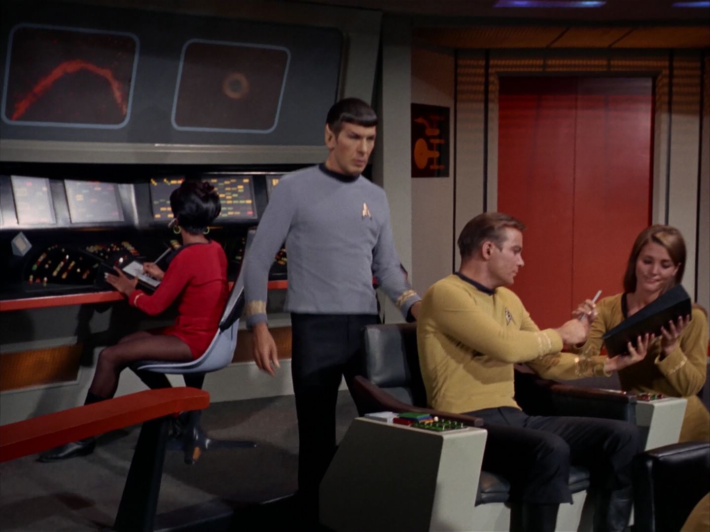 ariane179254_StarTrek_1x13_TheConscienceOfTheKing_0842.jpg