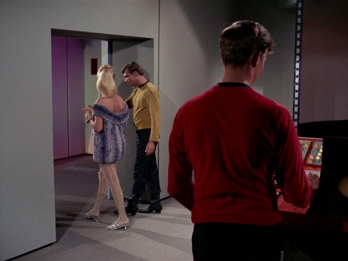 ariane179254_StarTrek_1x13_TheConscienceOfTheKing_0875.jpg