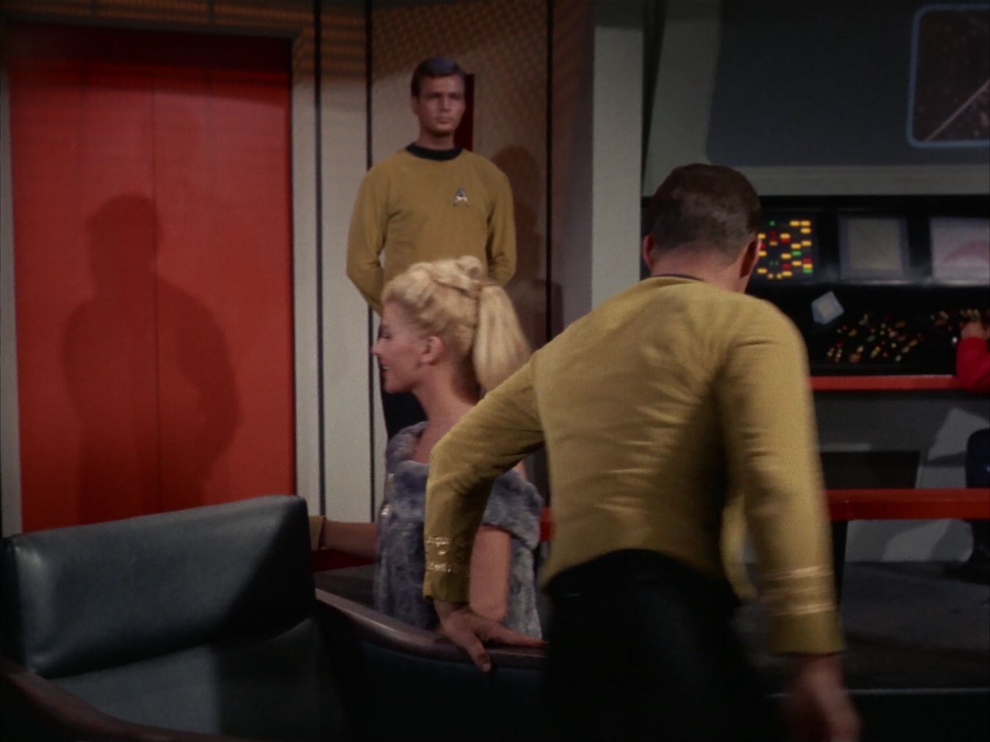 ariane179254_StarTrek_1x13_TheConscienceOfTheKing_0985.jpg