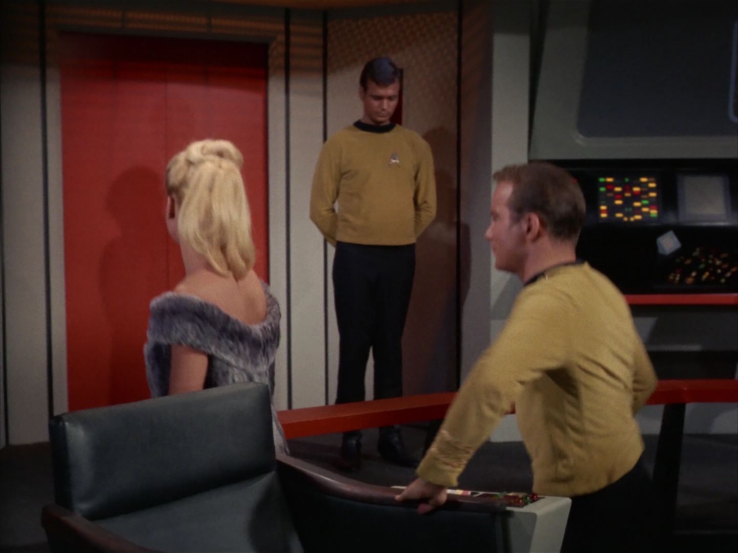 ariane179254_StarTrek_1x13_TheConscienceOfTheKing_0986.jpg