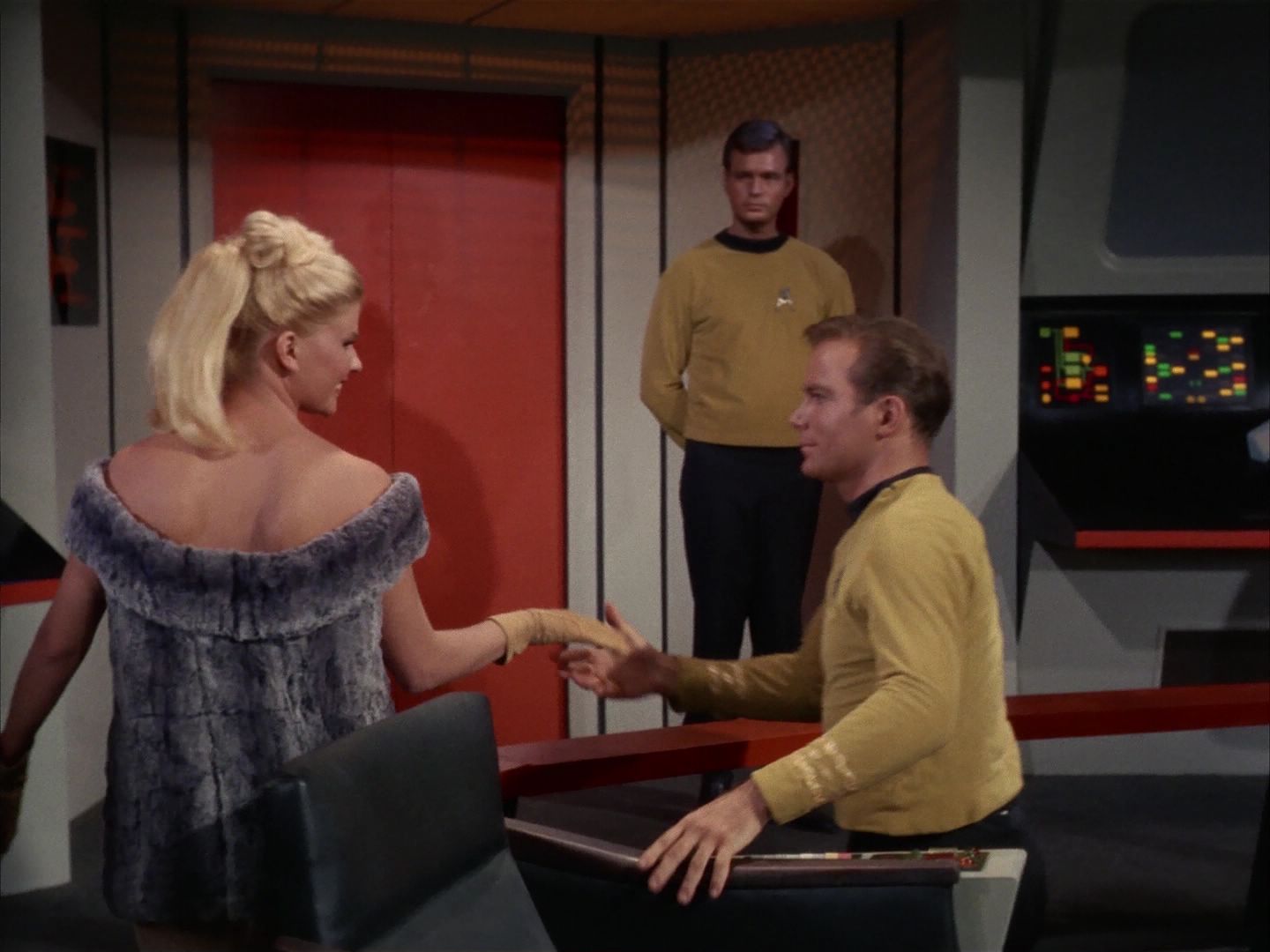 ariane179254_StarTrek_1x13_TheConscienceOfTheKing_0987.jpg