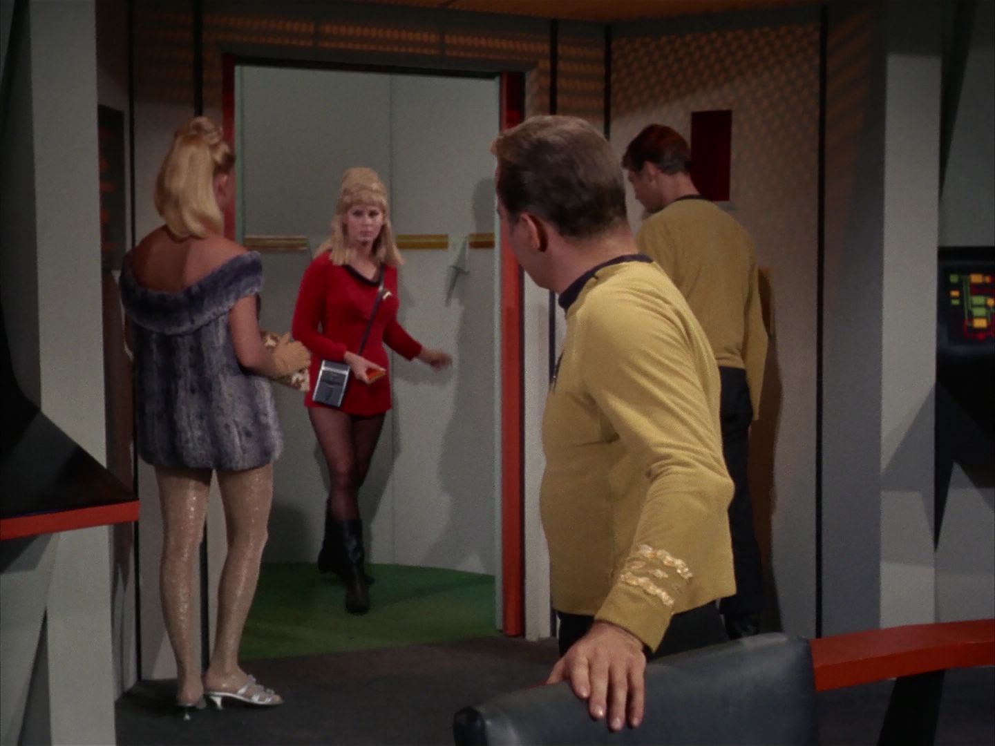 ariane179254_StarTrek_1x13_TheConscienceOfTheKing_0993.jpg