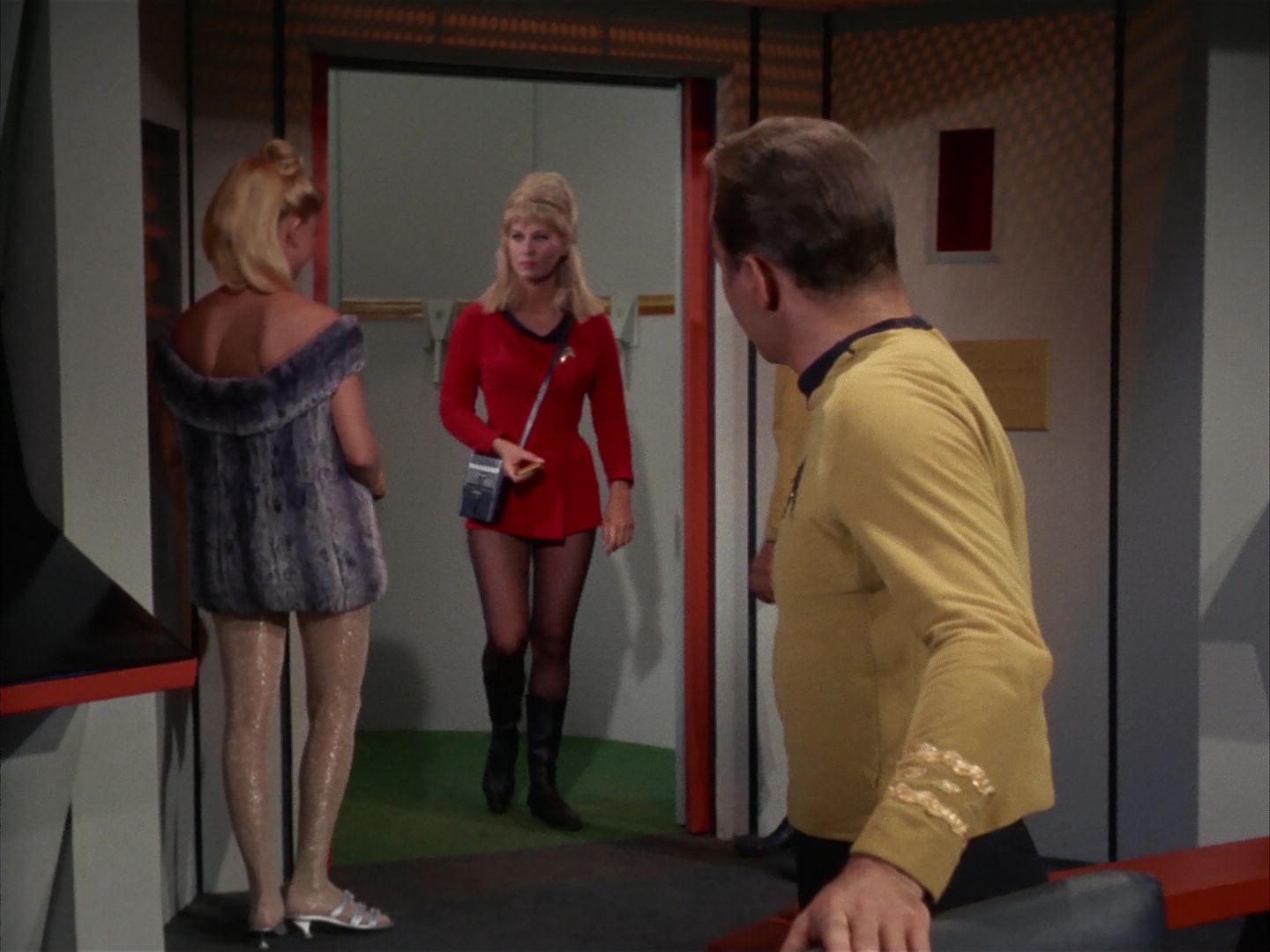 ariane179254_StarTrek_1x13_TheConscienceOfTheKing_0994.jpg