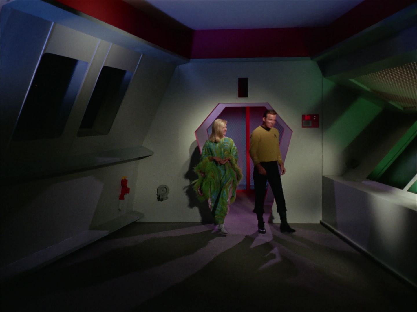 ariane179254_StarTrek_1x13_TheConscienceOfTheKing_1268.jpg