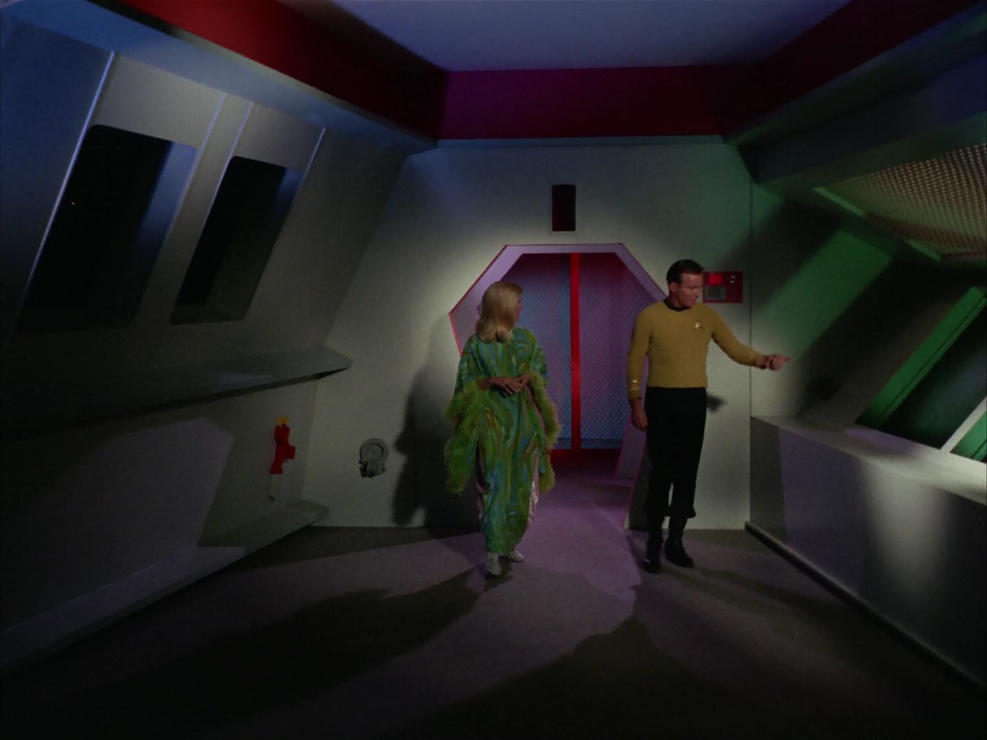 ariane179254_StarTrek_1x13_TheConscienceOfTheKing_1269.jpg