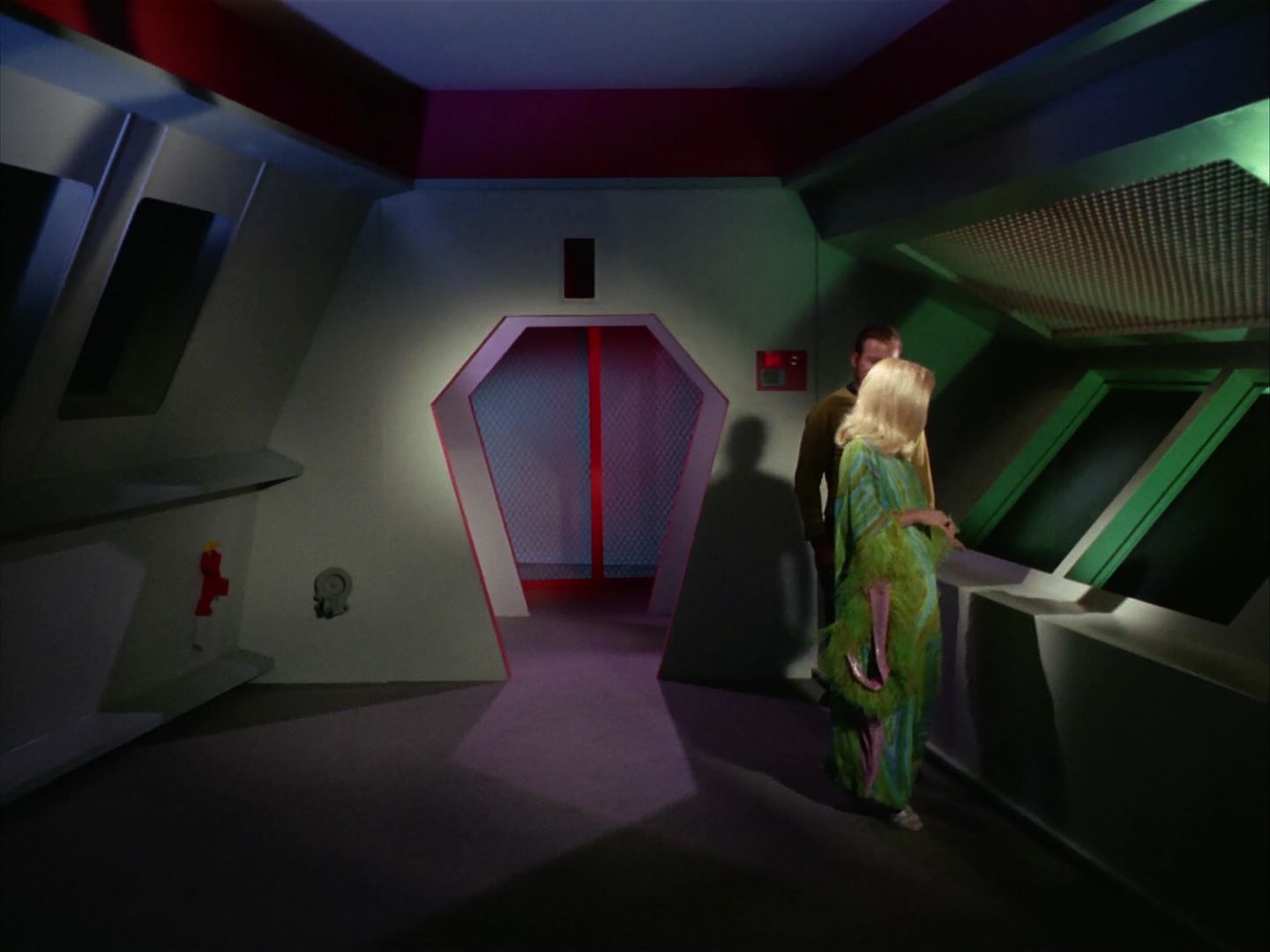 ariane179254_StarTrek_1x13_TheConscienceOfTheKing_1277.jpg