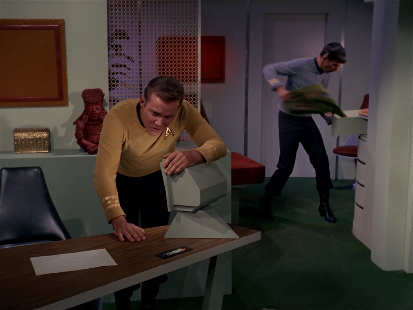 ariane179254_StarTrek_1x13_TheConscienceOfTheKing_2139.jpg
