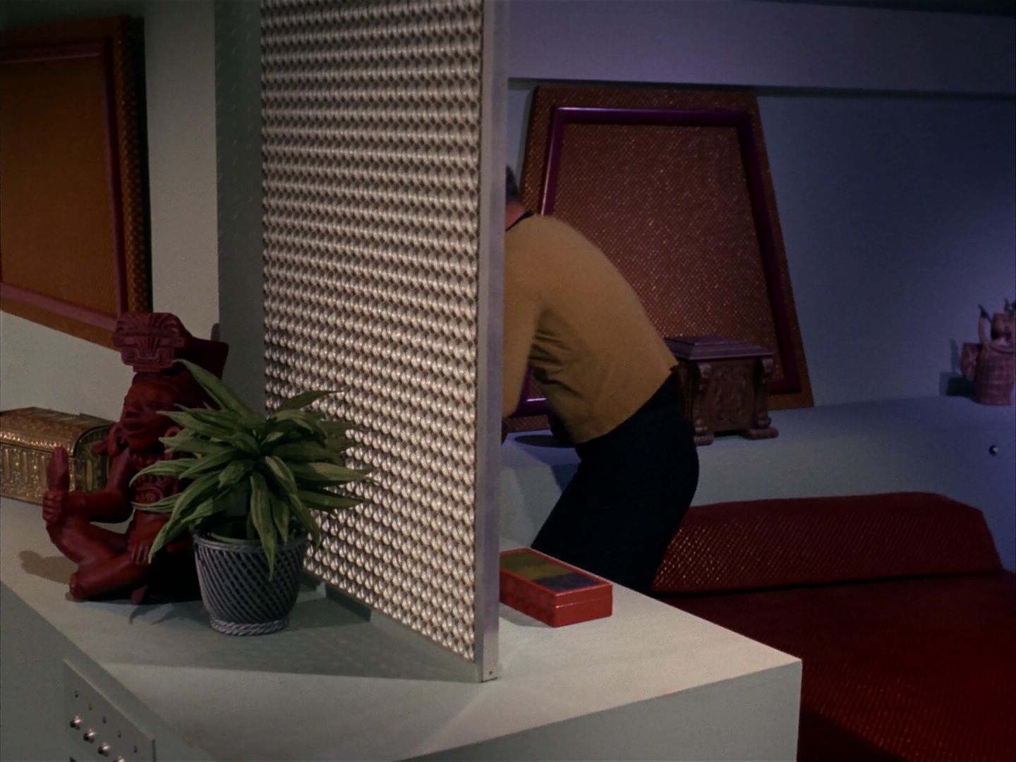 ariane179254_StarTrek_1x13_TheConscienceOfTheKing_2169.jpg