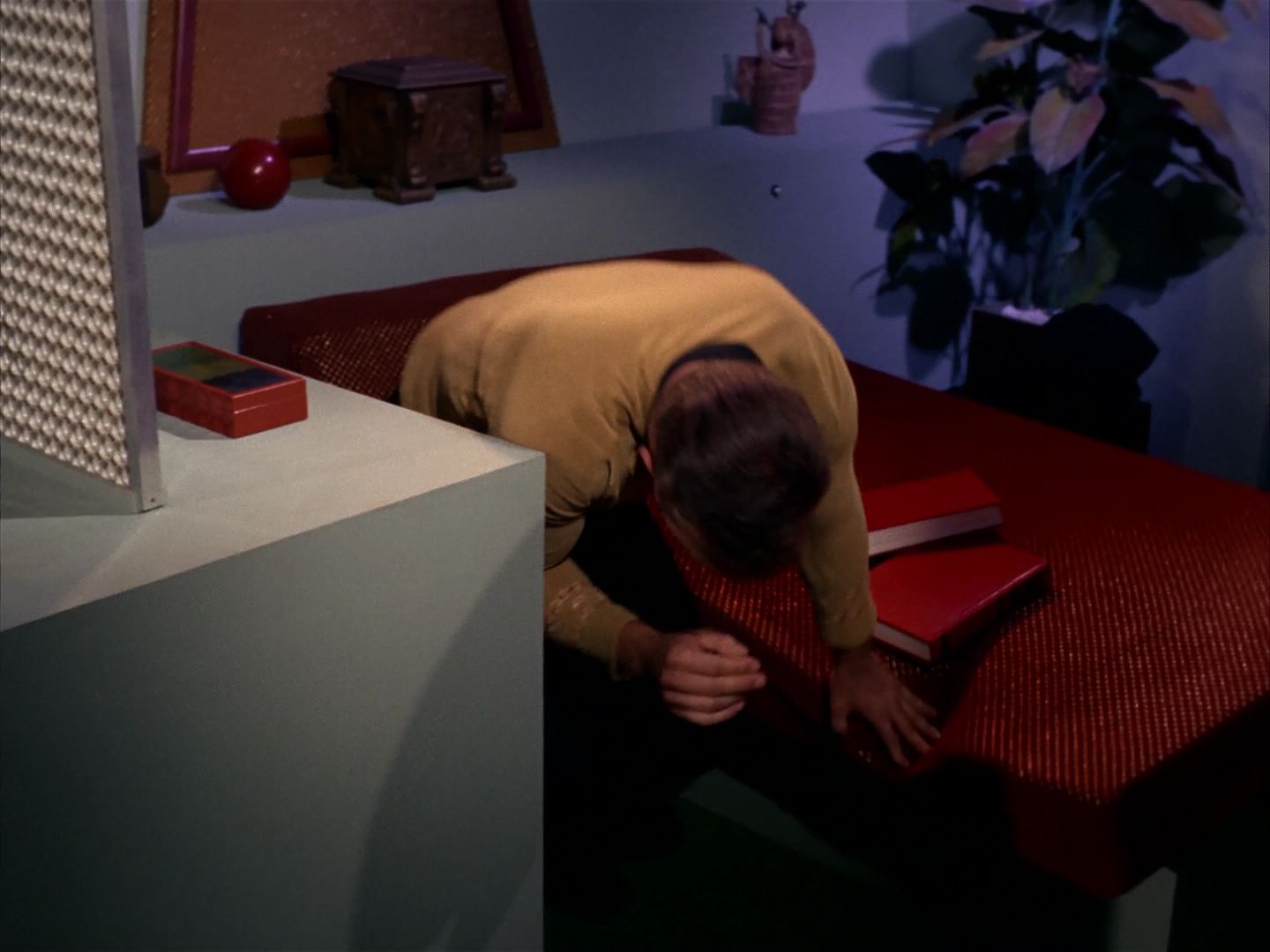 ariane179254_StarTrek_1x13_TheConscienceOfTheKing_2176.jpg