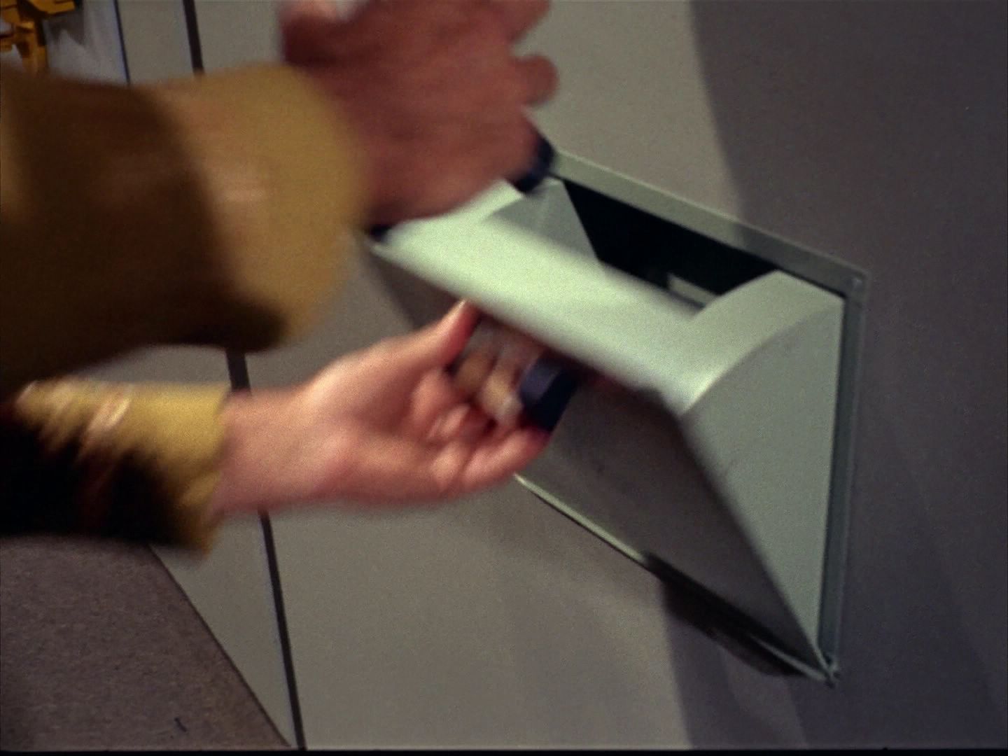 ariane179254_StarTrek_1x13_TheConscienceOfTheKing_2198.jpg