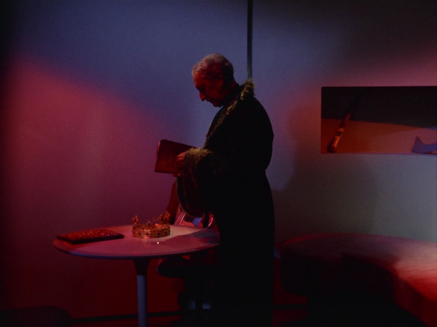 ariane179254_StarTrek_1x13_TheConscienceOfTheKing_2232.jpg