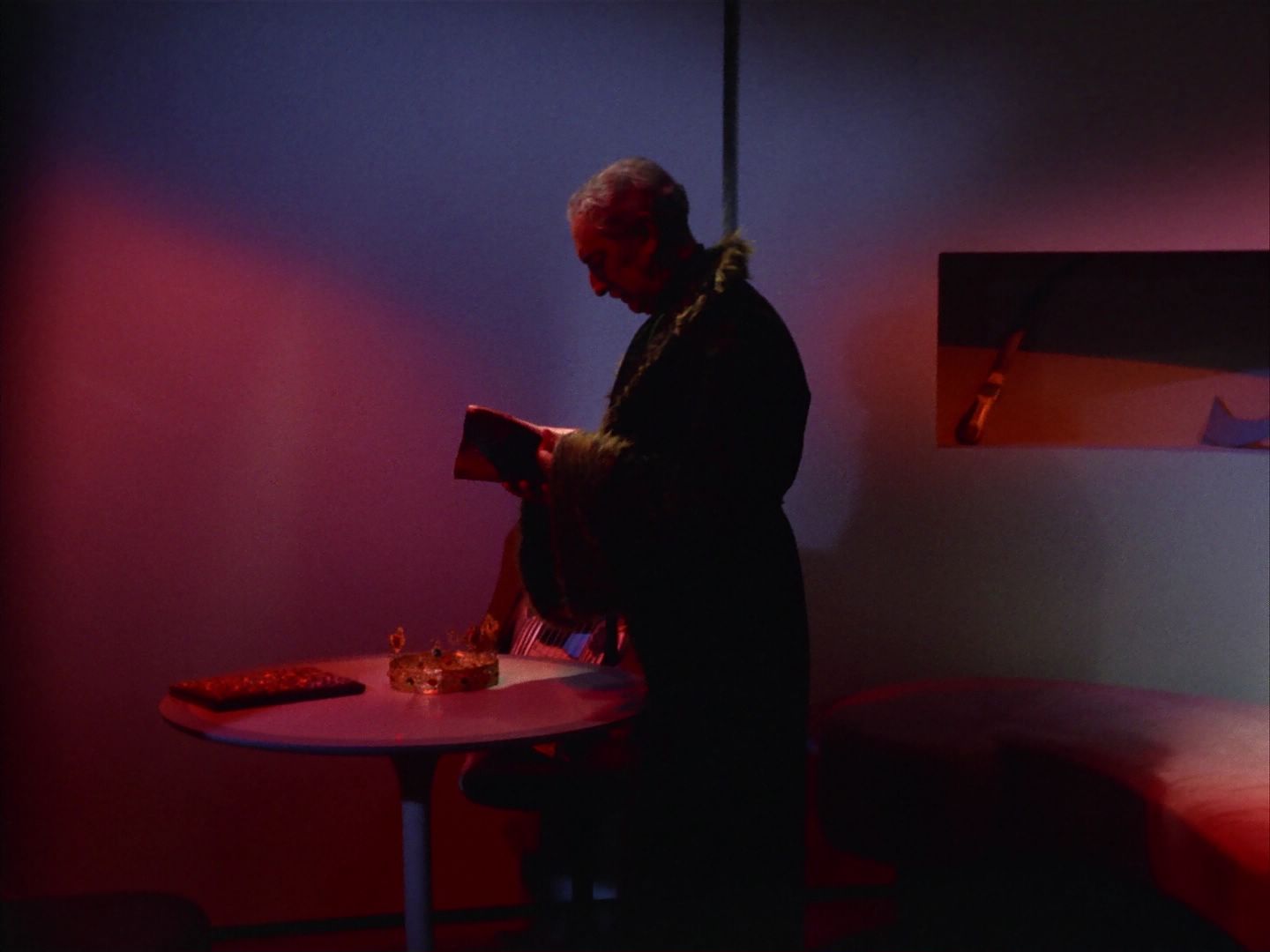ariane179254_StarTrek_1x13_TheConscienceOfTheKing_2233.jpg