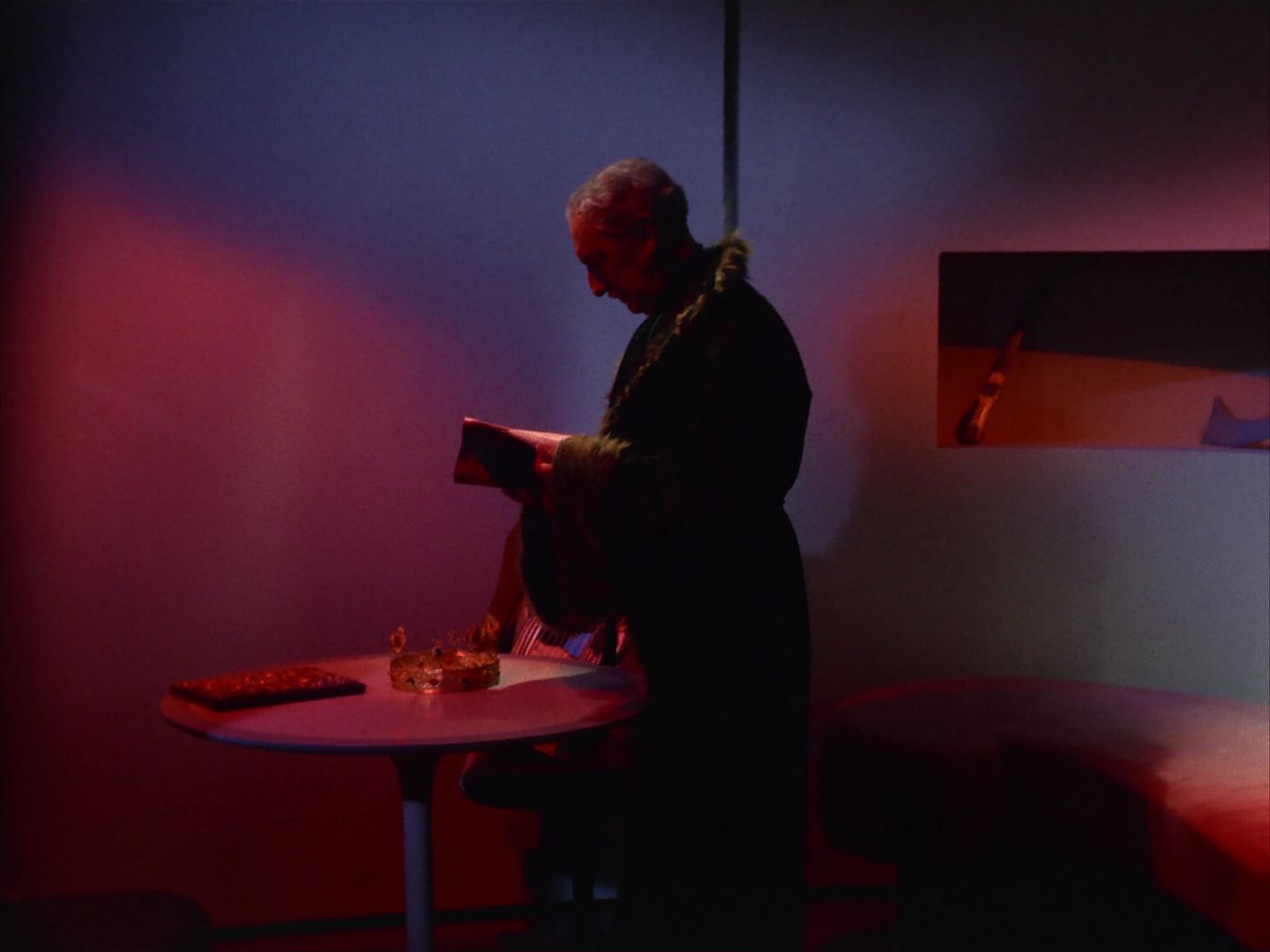 ariane179254_StarTrek_1x13_TheConscienceOfTheKing_2234.jpg