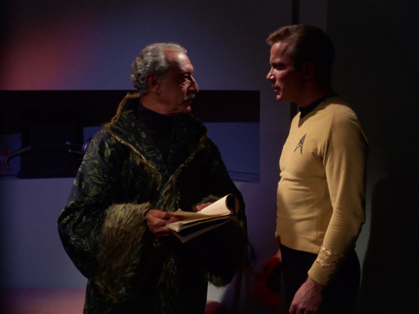 ariane179254_StarTrek_1x13_TheConscienceOfTheKing_2255.jpg