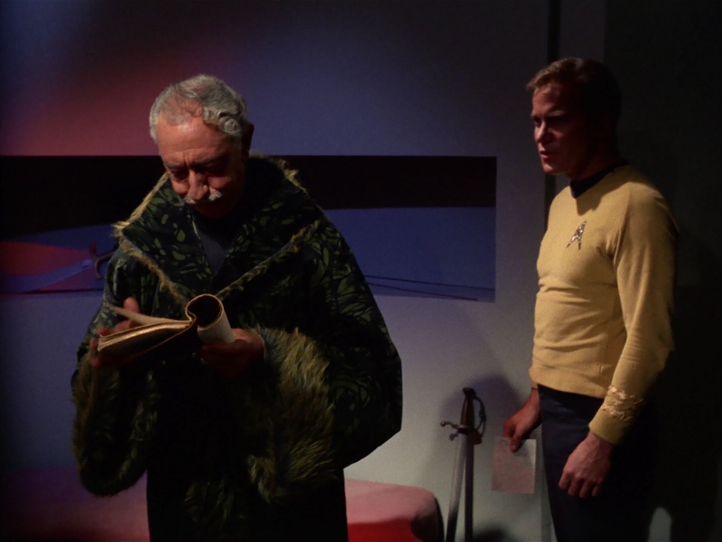 ariane179254_StarTrek_1x13_TheConscienceOfTheKing_2268.jpg