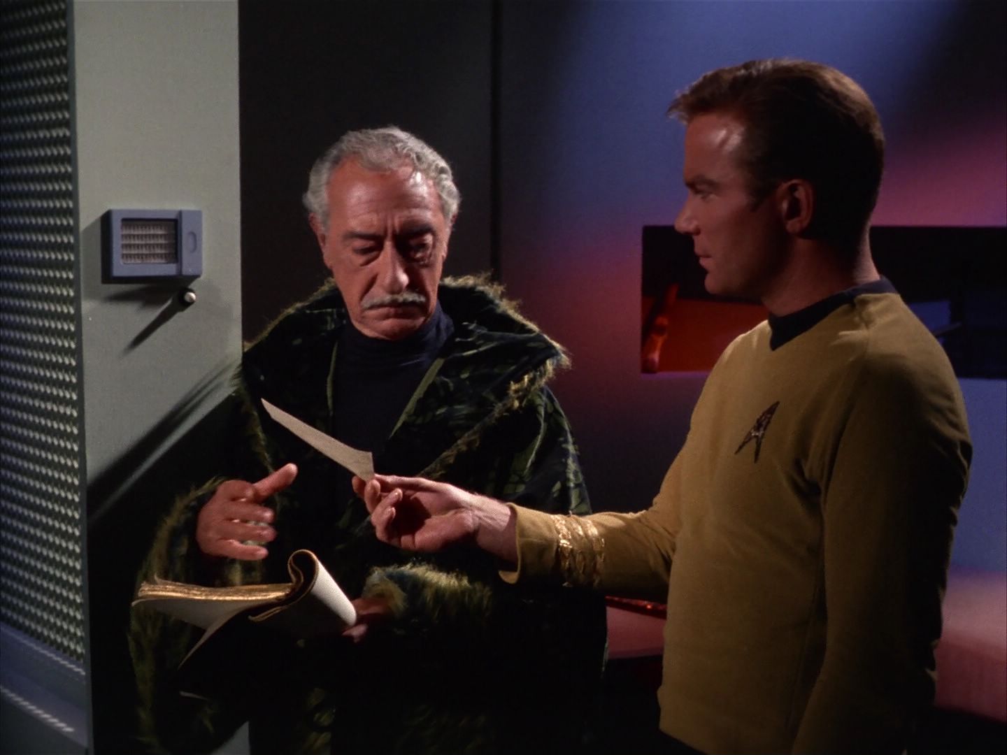 ariane179254_StarTrek_1x13_TheConscienceOfTheKing_2344.jpg
