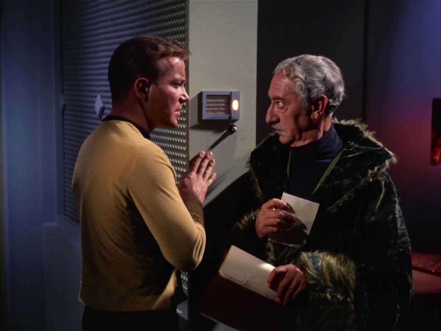 ariane179254_StarTrek_1x13_TheConscienceOfTheKing_2349.jpg