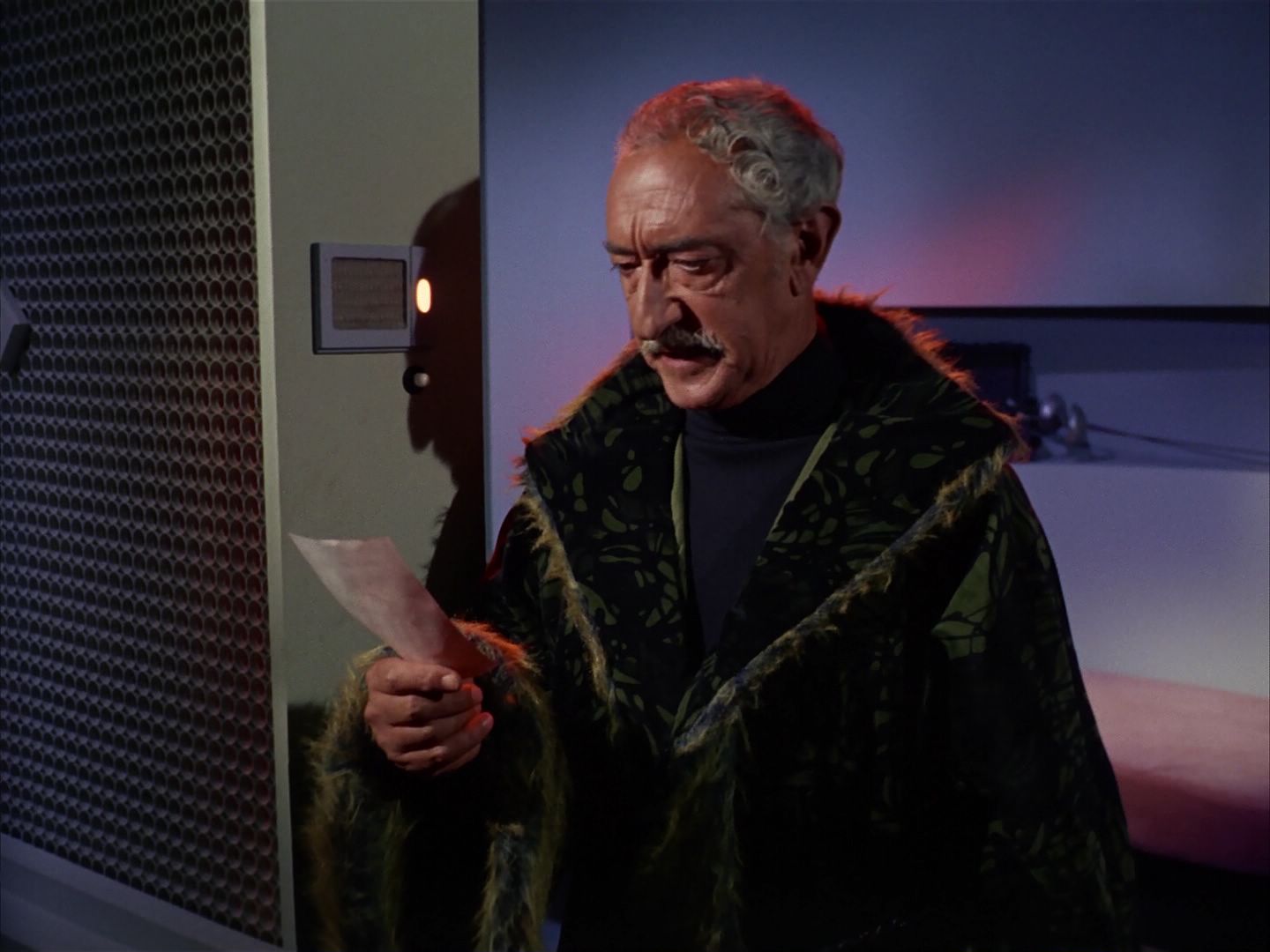 ariane179254_StarTrek_1x13_TheConscienceOfTheKing_2363.jpg