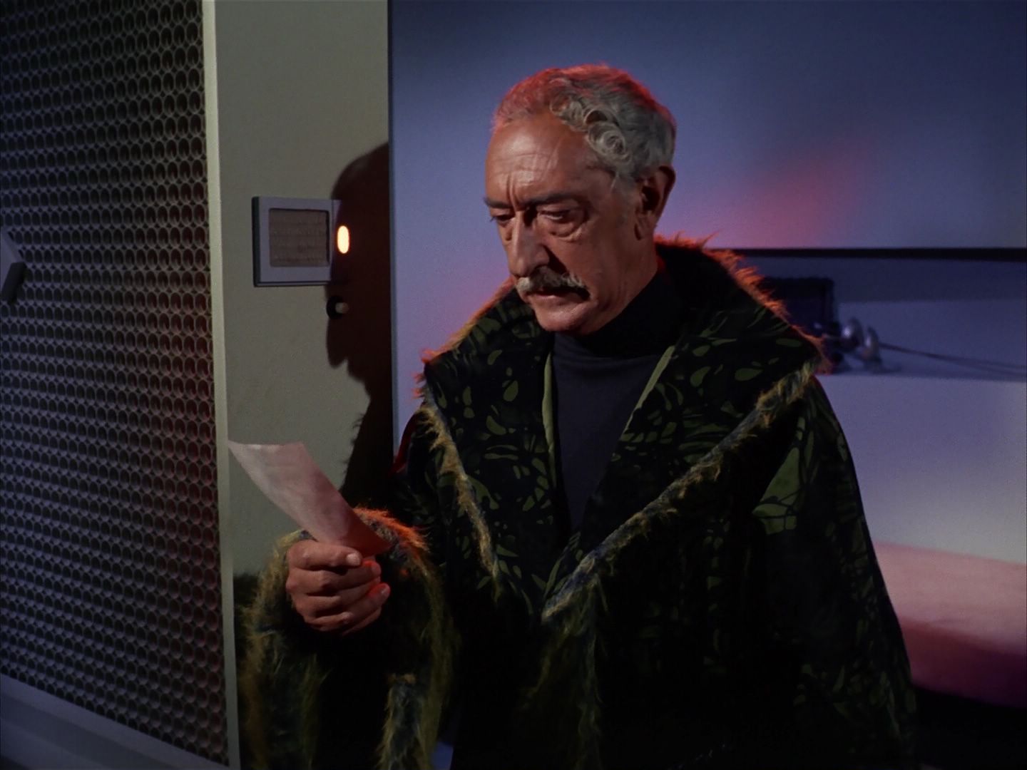 ariane179254_StarTrek_1x13_TheConscienceOfTheKing_2364.jpg