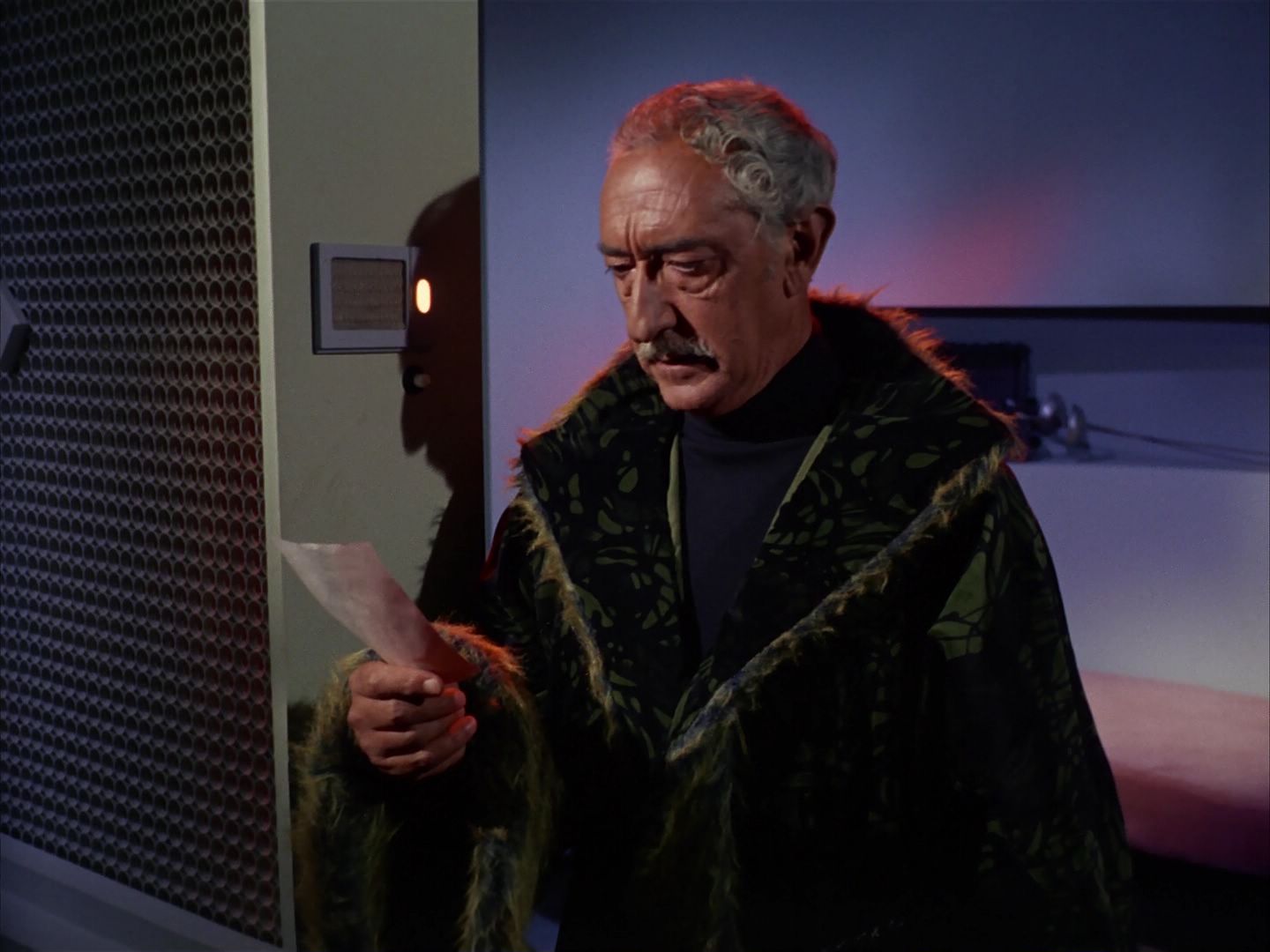 ariane179254_StarTrek_1x13_TheConscienceOfTheKing_2365.jpg
