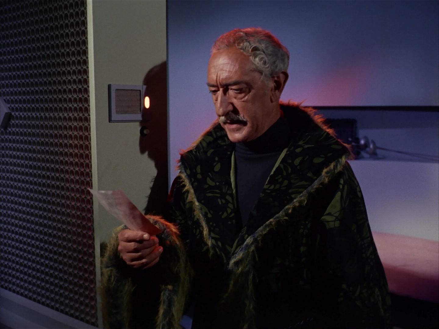 ariane179254_StarTrek_1x13_TheConscienceOfTheKing_2367.jpg