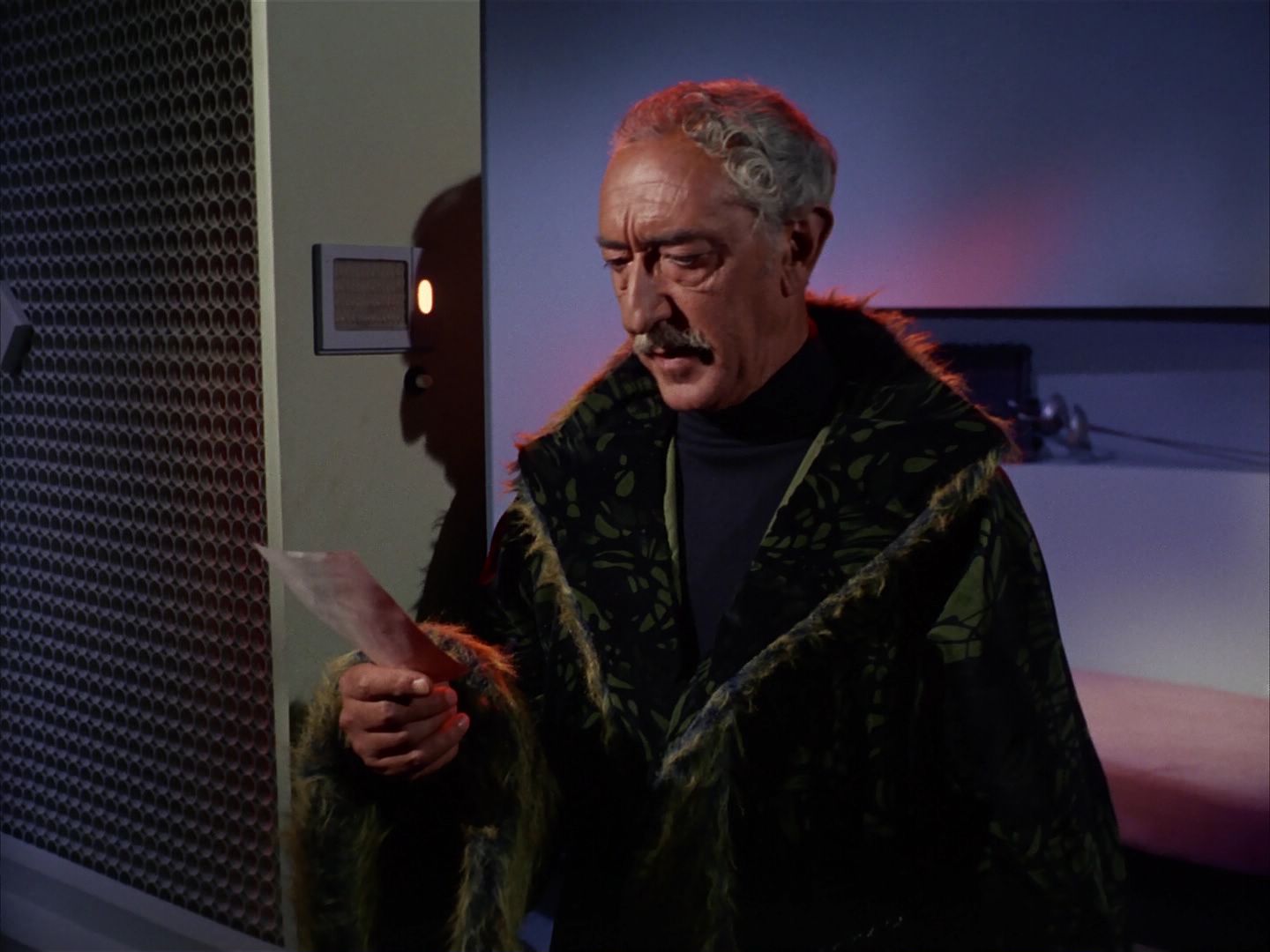 ariane179254_StarTrek_1x13_TheConscienceOfTheKing_2371.jpg